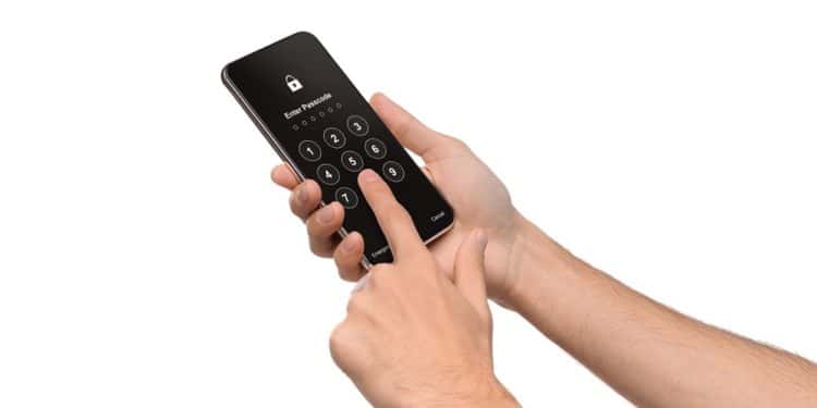 Envío de mensajes a través de telefonía móvil. Fuente: Prostock-studio/elements.envato.com