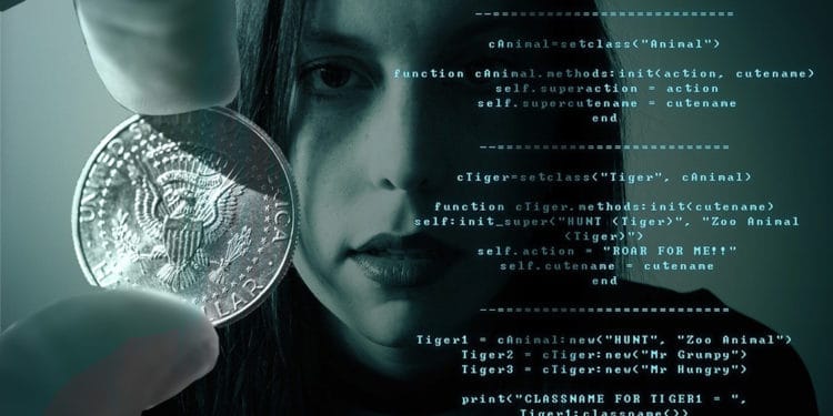 Mano sosteniendo moneda frente a mujer con datos personales. Composición por CriptoNoticias. gagnonm1993  / Pixabay.com ; duallogic /  elements.envato.com