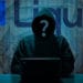 Hacker frente a código y cajetillas de datos de usuarios con logo del exchange Liquid. Composición por CriptoNoticias. Liquid / liquid.com; geralt / Pixabay.com; B_A / Pixabay.com