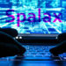 Hacker en computadora con palabra "Spalax" en pantalla con bandera de Colombia en el fondo, Composición por CriptoNoticias. twenty20photos / elements.envato.com; twenty20photos / elements.envato.com.