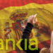 Logo de Bankia junto a mujer con mano levantada con bandera de España y blockchain superpuestas sobre arena. Composición por CriptoNoticias. monkeybusiness / elements.envato.com; Wirestock / freepik.com; iLexx / elements.envato.com;
Bankia / bankia.es; leungchopan / elements.envato.com