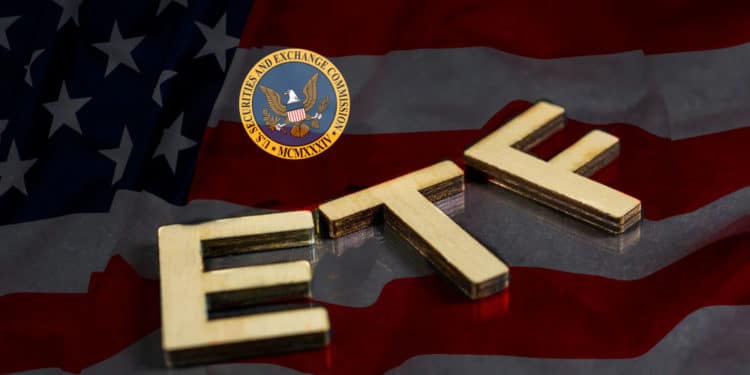 Siglas ETF sobre bandera de USA y logo de SEC.