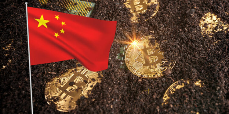 Un documento filtrado reveló que China podría aumentar restricciones contra la minería de bitcoin en Yunnan. Composición por CriptoNoticias Fuentes:  grafvision  /  elements.envato.com  ;  pngegg.com .