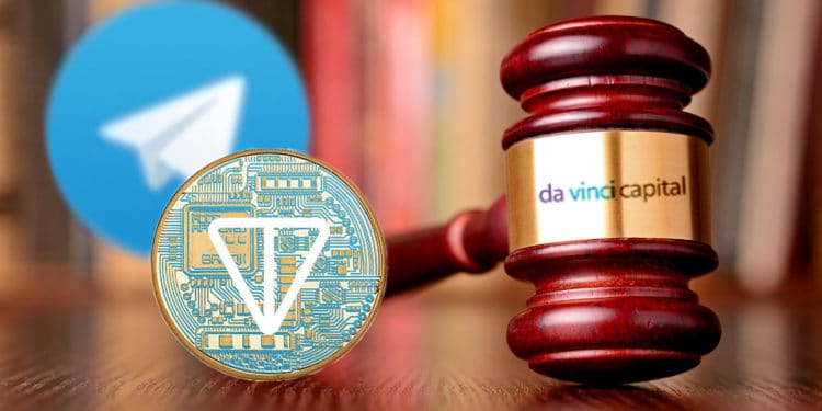 Mesa de juez con logo de Telegram, Da Vinci Capital y criptomoneda Gram.