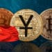 Bitcoin y Yuan digital con bandera de China.