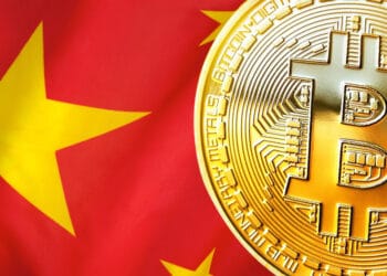 Bandera de China con BTC.
