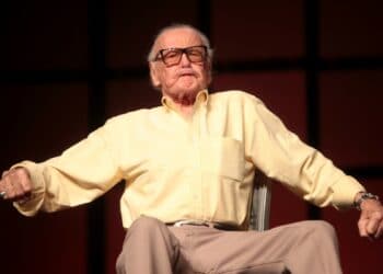 Stan Lee sobre un escenario.
