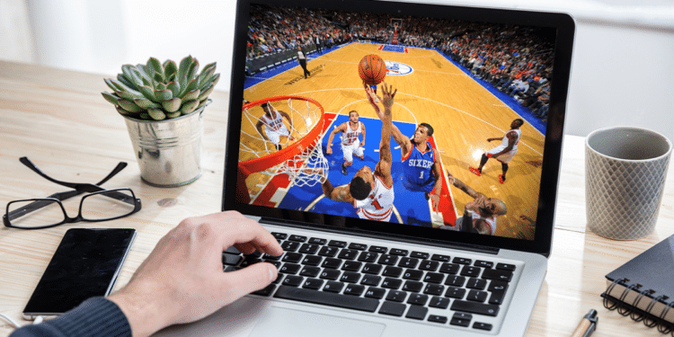Los 76ers de Filadelfia de la NBA lanzarán unos NFT en Crypto.com. 
Composición por CriptoNoticias. Fuentes:  rawf8 /  elements.envato.com  ;  flickr.com .