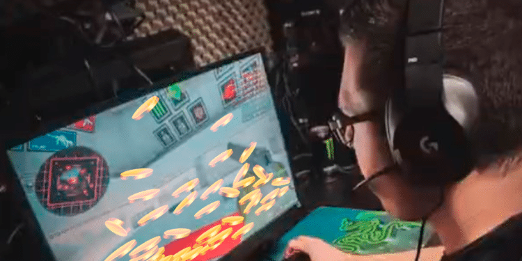 Doce equipos se enfrentarán en la final presencial de la Flow Fire League para disputarse el premio que, en parte, será en stablecoins. Composición por CriptoNoticias. Fuentes:  pngegg.com  ;  instagram.com .