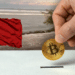 Tsunami, bandera de Tonga y donación BTC.