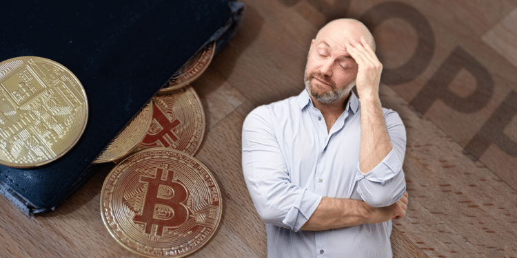 Monedero BTC, logo de AOPP y persona harta.