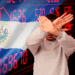 El Salvador recibe una baja calificación de Fitch Ratings, entre otras cosas, por involucrarse con bitcoin.  
 Composición por CriptoNoticias. Fuente:  daboost / stock.adobe ; interstid
 / stock.adobe asier / adobe.stock.