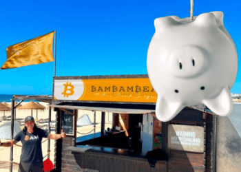 Familia Taihuttu y chanchito de ahorro vacío.