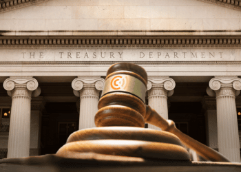 Coin Center demanda a El Departamento del Tesoro y el IRS de Estados Unidos por una enmienda del Código. Composición por CriptoNoticias. Fuente: golden.com / TheFotos ; Studio_East / stock.adobe.com.