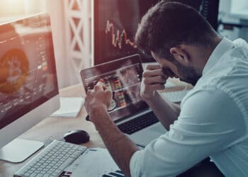 En un mercado relativamente estable no hay signos claros de la dirección futura del precio. Composición por CriptoNoticias. Fuente: stock.adobe.com; Bitcoin/ bitcoin.org.