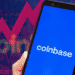 Se agrava la pérdida de valor de mercado de Coinbase. Composición por CriptoNoticias. Fuente: Iryna Budanova ; Jira / stock.adobe.com.