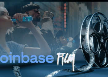 Coinbase muestra lo que será la primera película de un exchange ligada a los NFT y los metaversos con Bored Apes. Composición por CriptoNoticias. Alexander Vasilyev/ stock.adobe.com; coinbase / twitter.com