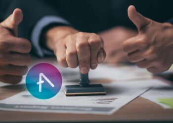 Manos aprobatorias y logo de Aave.