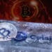 moneda de bitcoin congelada en bloque de hielo con logo de celsius y gráfico de bitcoin en caida en el fondo