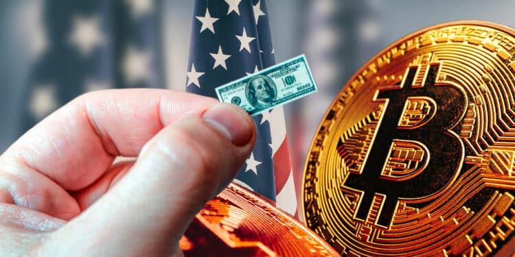 Inflación de Estados Unidos representado en el dólar miniatura y Bitcoin grande