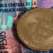 La subida del dolar blue llevó a bitcoin a costar 8 millones de pesos argentinos