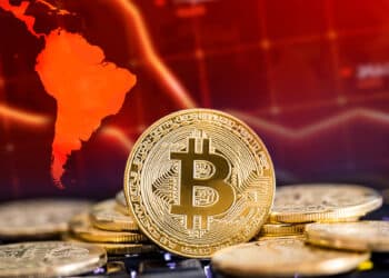 Bitcoin junto al mapa de Latinoamérica.