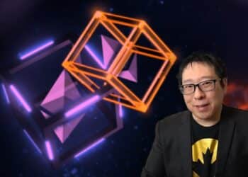 Samson Mow en frente de bloques de ethereum fusionandose
