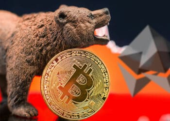 Bitcoin y oso representando mercado a la baja con Ethereum representando Merge al fondo