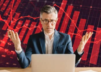 Trader dudando con gráfico rojo