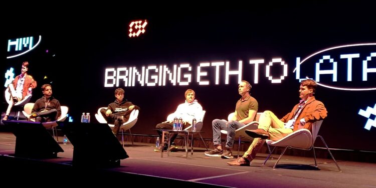 Di Pietrantonio, Benjamin, Kulechov y Gerrit Hall, en su panel sobre stablecoins en ETH Latam.