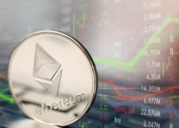 moneda de ethereum con gráfico de precio en el fondo