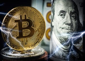 Bitcoin junto a dolar acompañado de unos lightning.