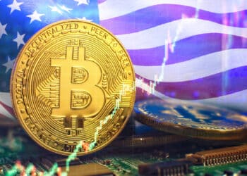 Bitcoin y bandera de Estados Unidos.