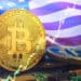 Bitcoin y bandera de Estados Unidos.