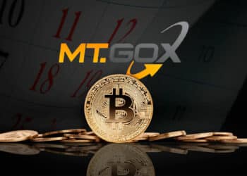 Bitcoins y logo de MT Gox con calendario al fondo