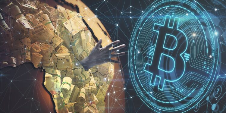 mano saliendo de continente africano con billetes hacia moneda digital de bitcoin