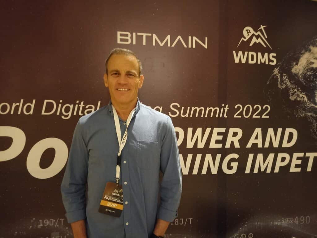 Alan Austin, director de Litecoin Foundation durante la conferencia World Digital Mining Summit, de Cancún, México