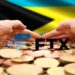 manos juntando monedas sobre mesa con logo de FTX y bandera de Las Bahamas en el fondo