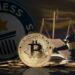moneda de Bitcoin con libros de leyes, bandera de colombia y logo de los Records Guinnes en el fondo