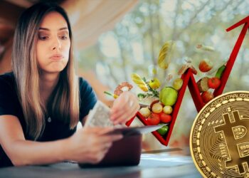 Mujer quejándose de la inflación junto a bitcoin.