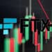 Logo del exchange FTX junto a gráfico de mercado.
