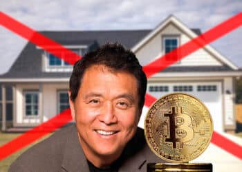 Kiyosaki junto a un bitcoin acompañado de una casa de fondo.