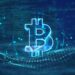 logo de bitcoin sobre red digital con código en el fondo