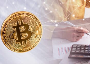 Contador en su escritorio y BTC