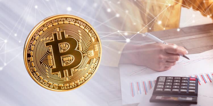 Contador en su escritorio y BTC