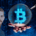 Luke Dashjr junto a bitcoin con una lupa.