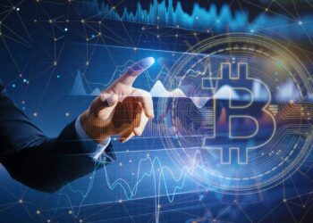 mano señalando graficos de precio en pantalla digital con moneda de bitcoin superpuesta