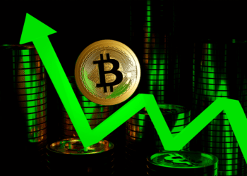 Bitcoin y flecha verde.