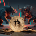 Bitcoin con gráfico de mercados junto a un oso y toro peleando.