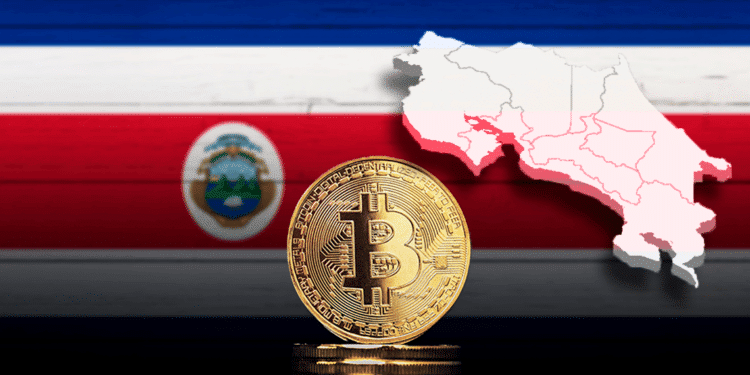 Bitcoin junto a mapa y bandera de Costa Rica.